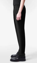 Laden Sie das Bild in den Galerie-Viewer, DRYKORN CHASEY DRYNAMIC BLACK